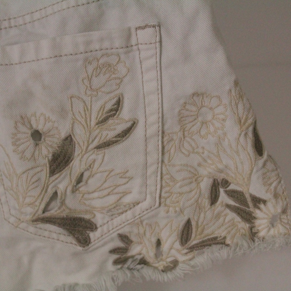 Cream Bullhead Shorts